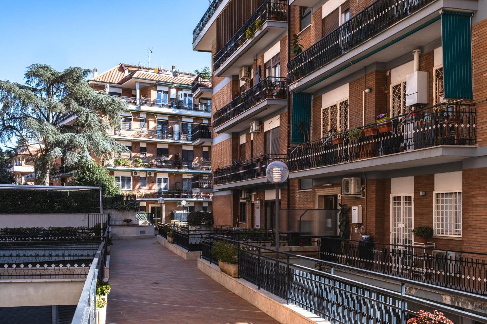 Apartment Attico Luminoso A Bravetta Vicino Al Vaticano Rom